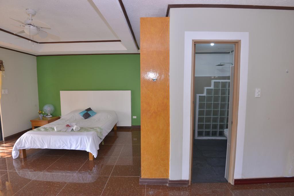 Lanas Beach Resort Romblon Island Номер фото